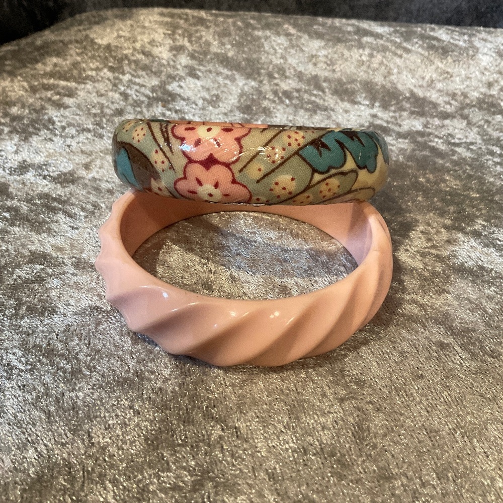 Vintage Set of 2 Pink and Floral Bangle Bracelets